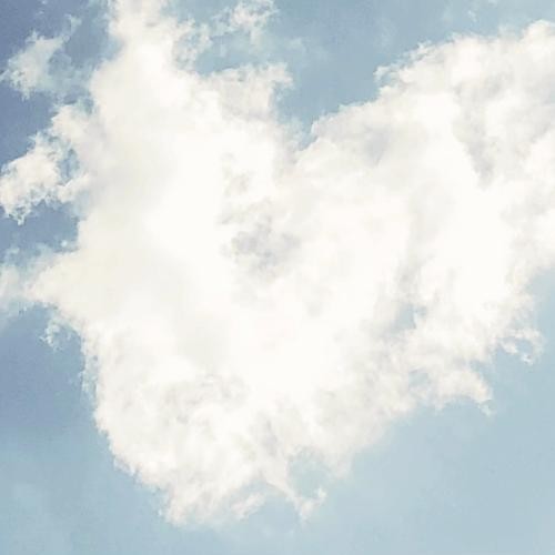 Element Luft Eine Wolke in Herzform